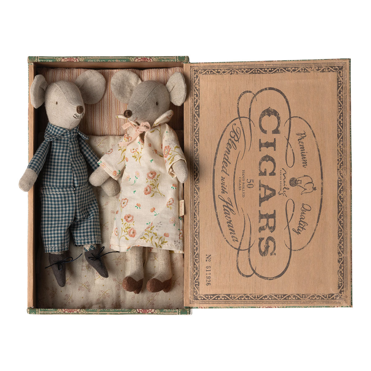 Grandma and Grandpa Mice in Cigarbox